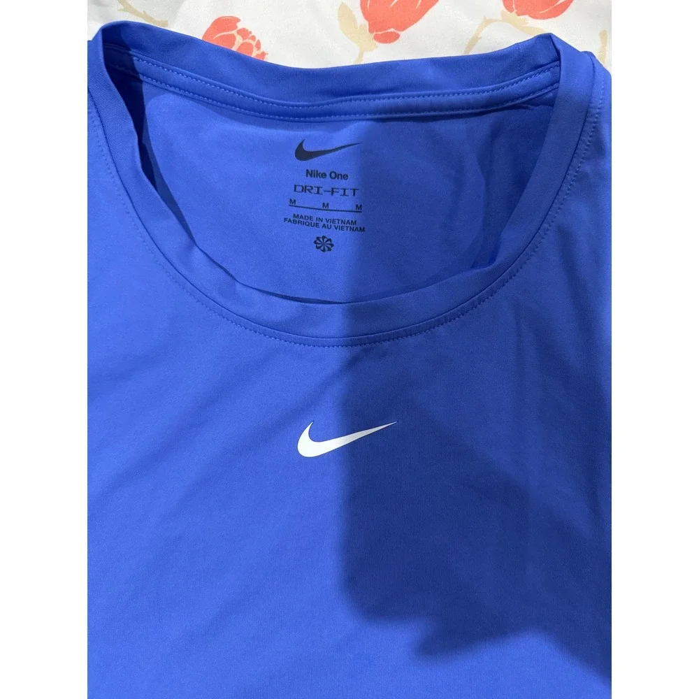 Nike One Dri-FIT Tank Top Sleeveless Women Size Medium  Blue Performance Shirt